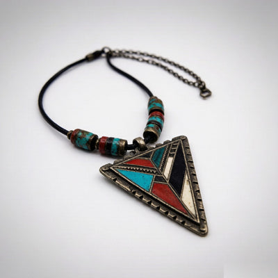 Vintage versatile clavicle chain - flat lay detail